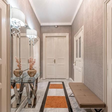 בודפשט Luxury Apartment With Balcony Next To The New York Cafe מראה חיצוני תמונה