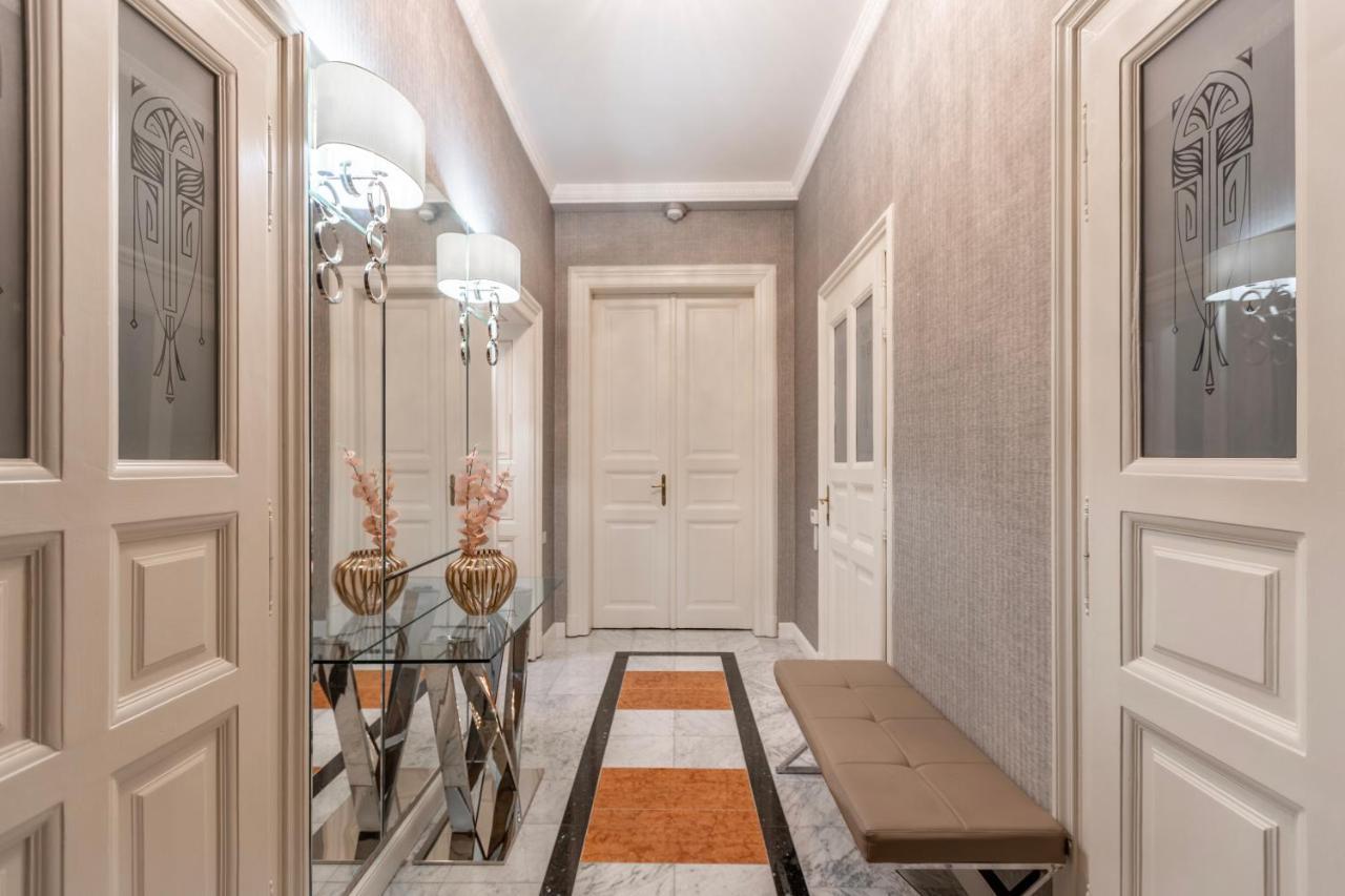 בודפשט Luxury Apartment With Balcony Next To The New York Cafe מראה חיצוני תמונה